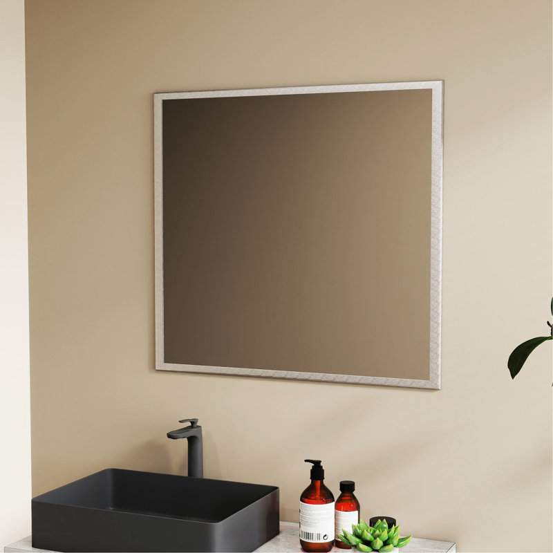 Miroir de salle de bain 32 po en aluminium argenté - grande surface de réflexion, cadre solide, apparence élégante