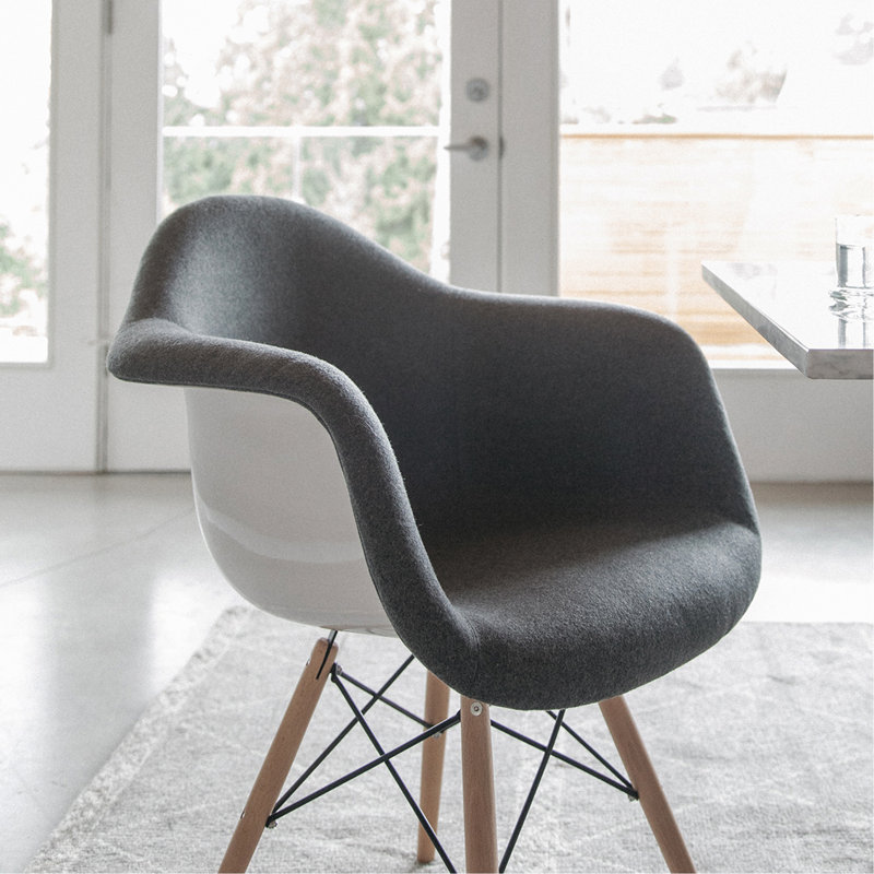 Chaise Daw - Rembourrée en fibre de verre, cachemire et granit gris foncé