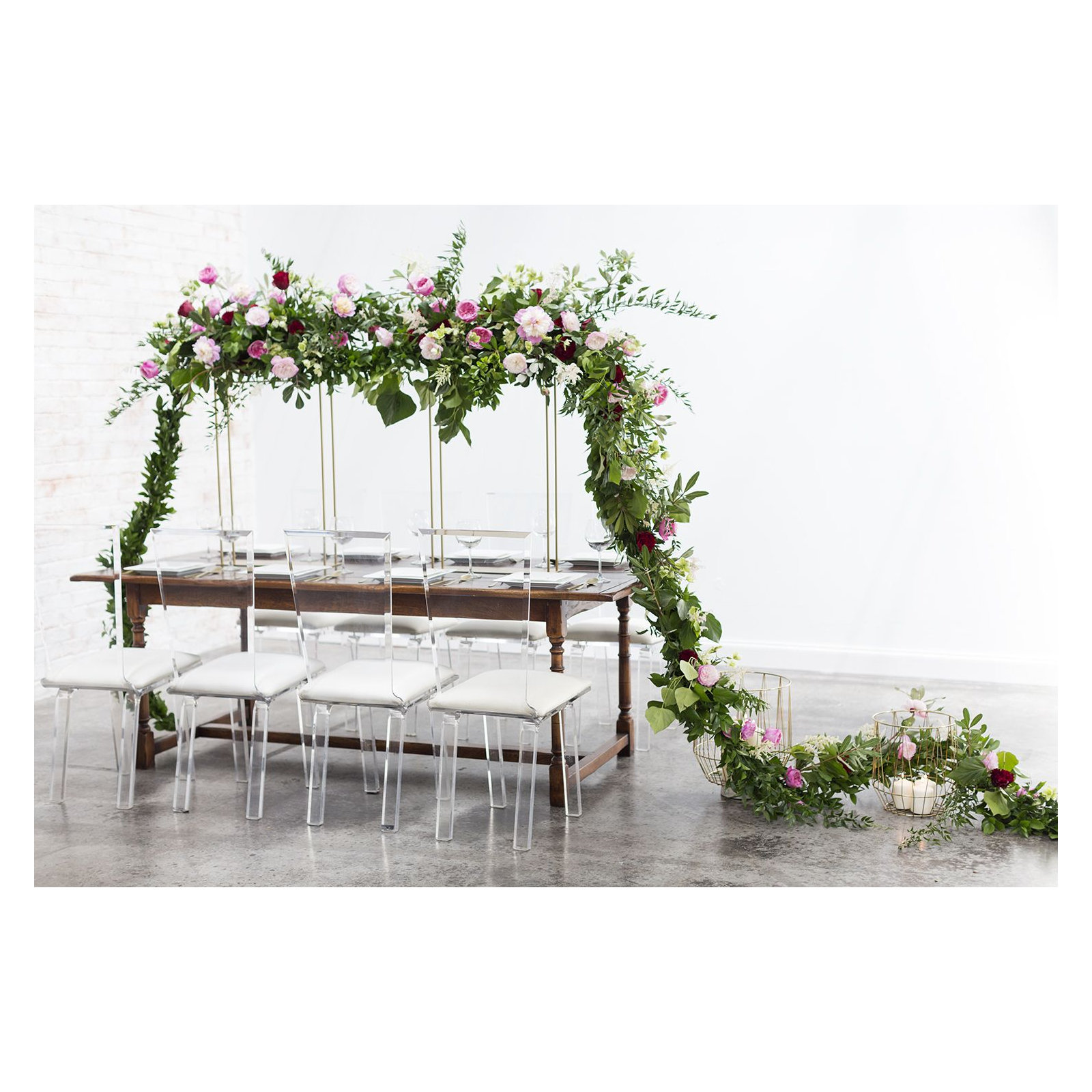 Fanny Stand, 31.5" H x 19.75" W x 5.5" D