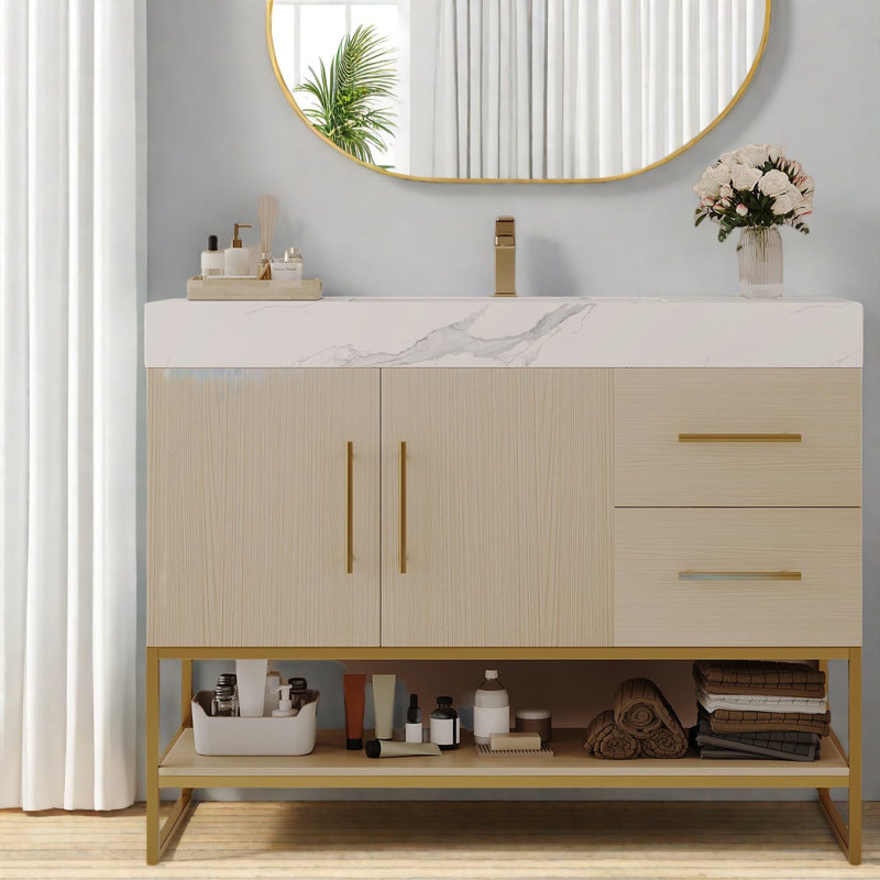 Meuble-lavabo spacieux et moderne avec lavabo en céramique, détails dorés