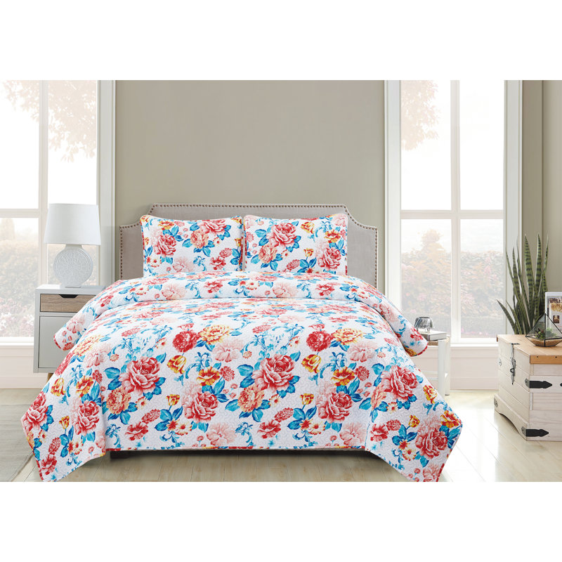Luna Polyester Percale Floral Quilt, Queen Quilt + 2 Standard Shams
