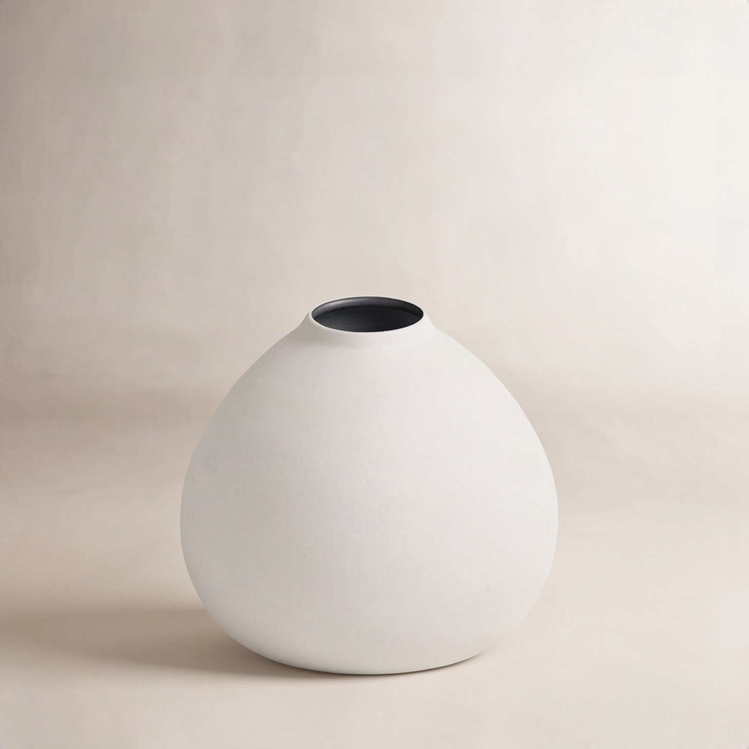 Jenny 3.25'' Aluminum Table Vase, White