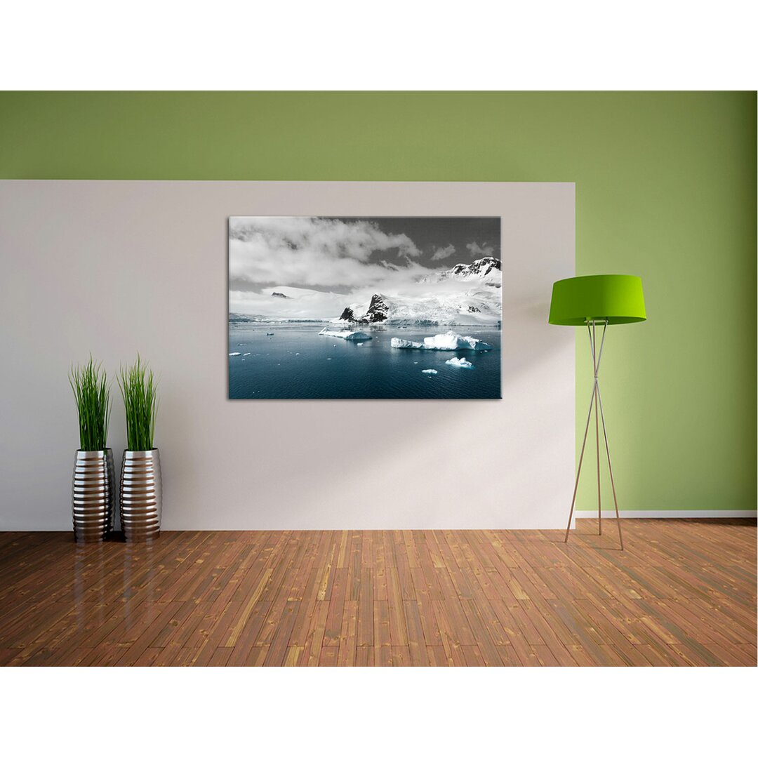 Schöne Winterlandschaft in der Antarktis Fotodruck auf Leinwand