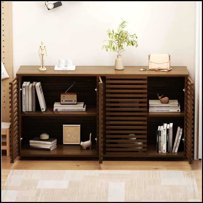 Buffet en bois massif avec rangement spacieux et design élégant, parfait pour les salons et salles à manger modernes.