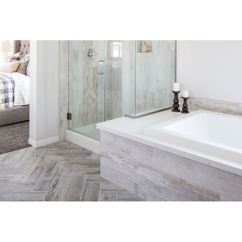Carrelage en porcelaine vieilli 8 po x 48 po Bedrosians Crate (15,58 pieds carrés / Caisse), Planche patinée