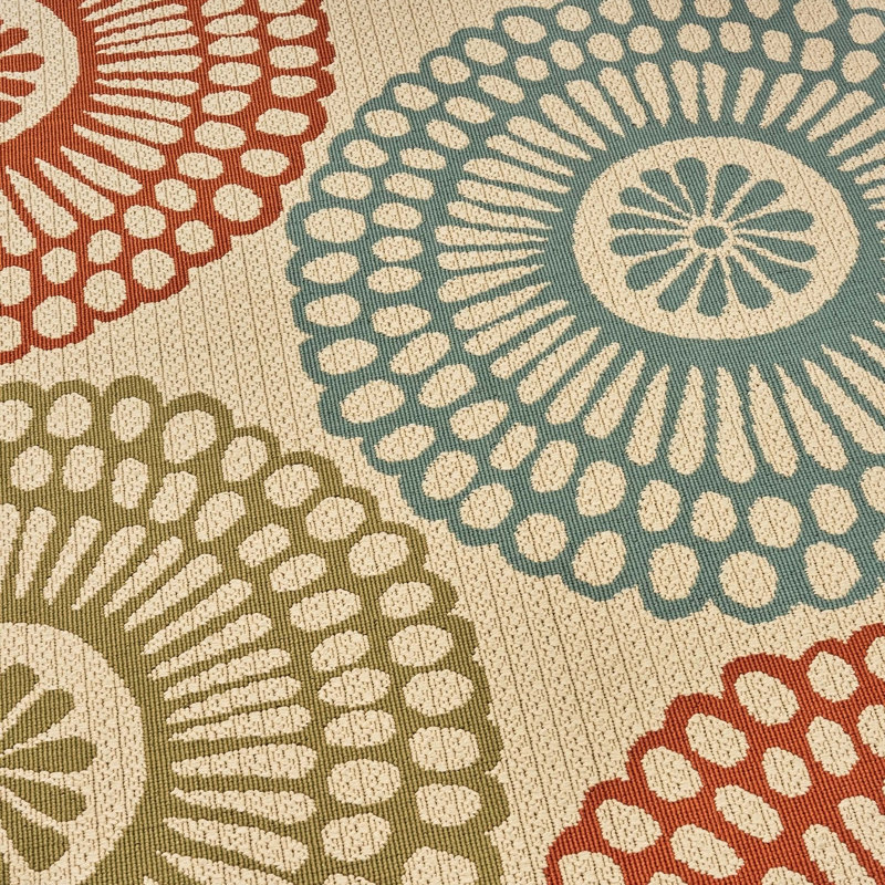 Ivory Round Polypropylene Rug, Round 7'10"