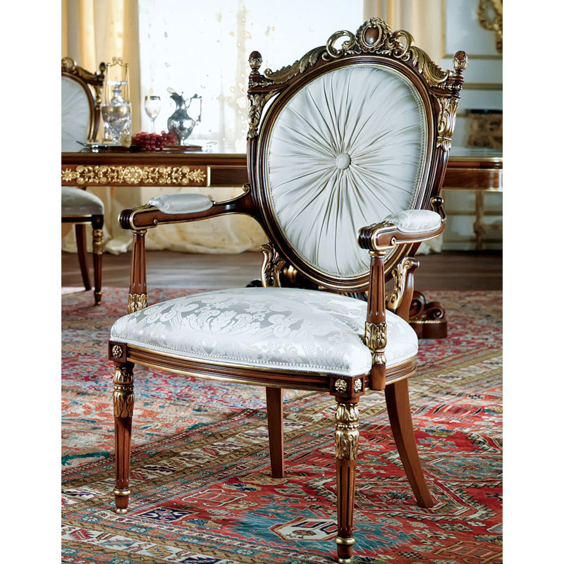Chaise avec accoudoirs en bois massif touffeté blanc