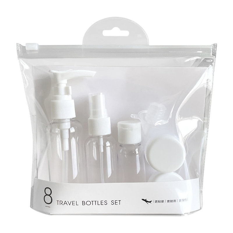 Ensemble de bouteilles d'eau en plastique transparent
