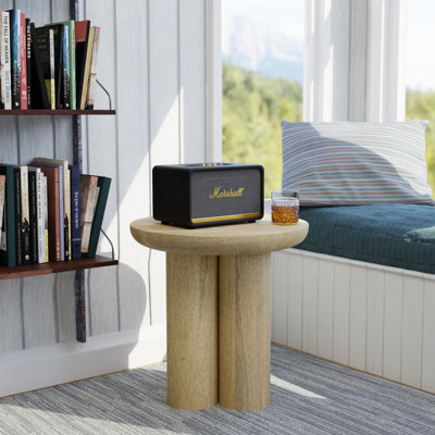 Table de bout ronde moderne en bois massif avec piédestal sculptural, finition naturelle