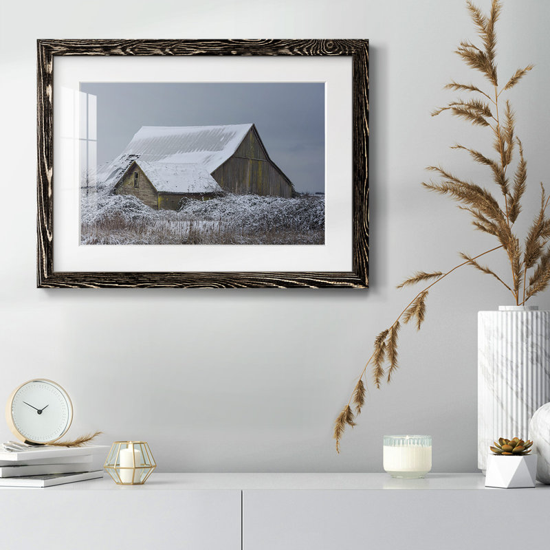 Winter Barn, impression sur papier encadrée, H 14 po x l 20 po x P 1,5 po, Noir