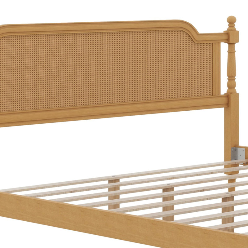 Structure de lit plateforme en bois massif Chikezie avec tête de lit, structure de lit en osier de style bohémien avec tête de lit