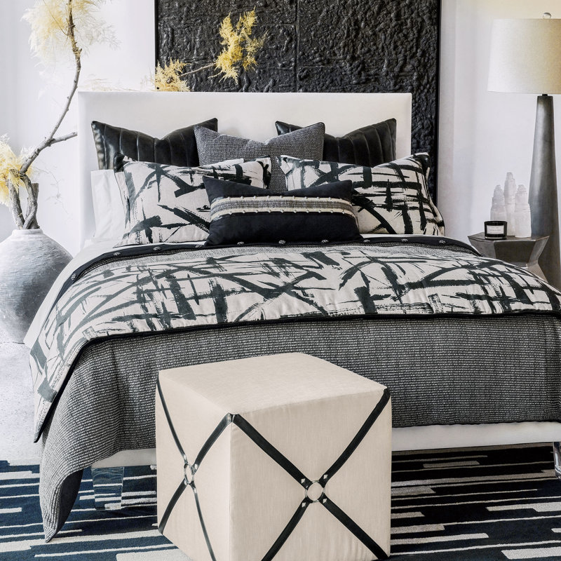 Zelda Abstract Bed Runner, Queen