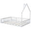 Lit plateforme blanc avec garde-corps et garde-corps en bois