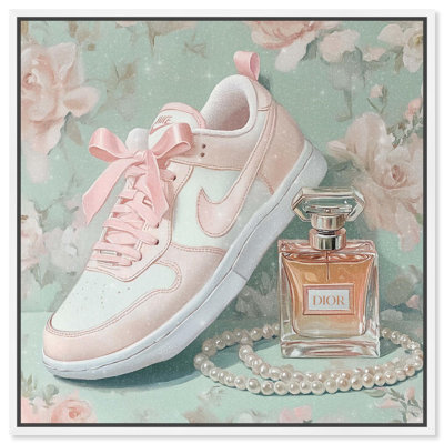 «Petite and Cute Sneaker», impressions sur toile par Art Remedy