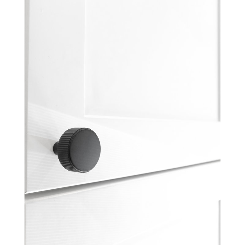 Ribbed Circle Knob, Matte Black