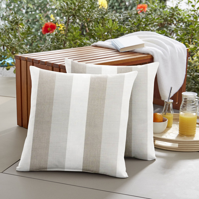 Housse et insert de coussin décoratif intérieur / extérieur Nisha Sunbrella®, 16 po x 16 po, Gris / blanc