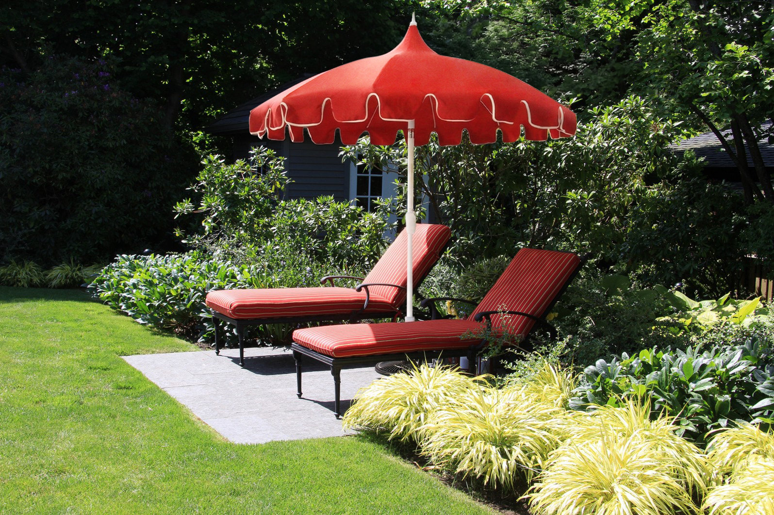 Lillie 7.5' Market Umbrella, Red/White