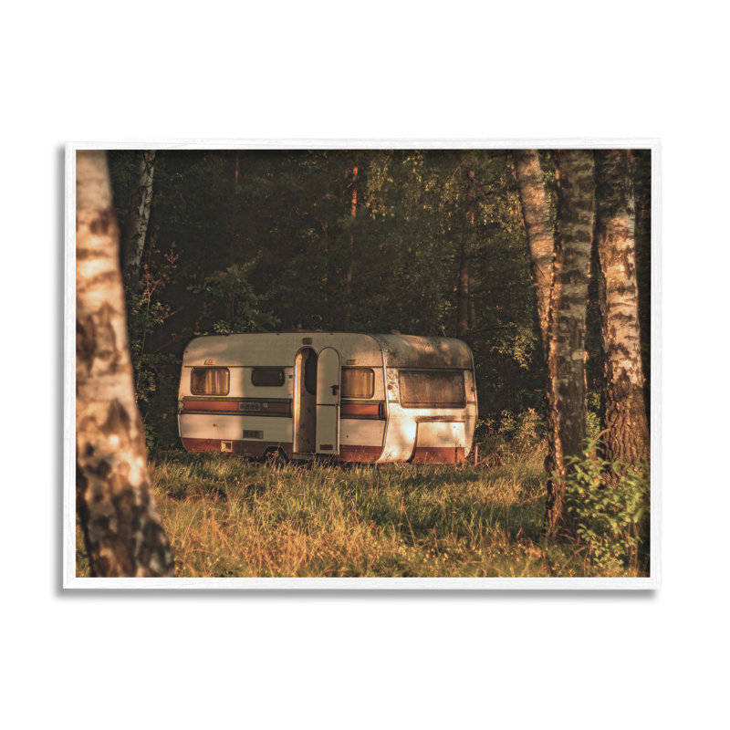 «Quiet Camper Van Deep Woodland Forest Clearing» par Daphne Polselli - photographie à cadre flottant sur toile