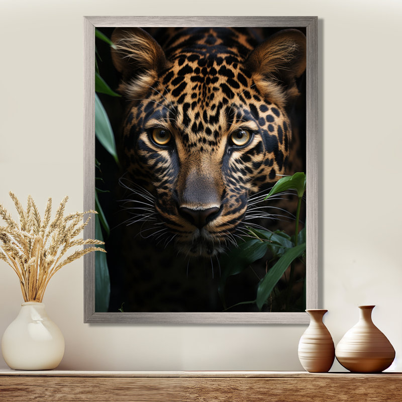 «Leopard Silent Stalk I», art sur toile léopard, Cadre simple argenté, H 32 po x l 24 po x P 1 po