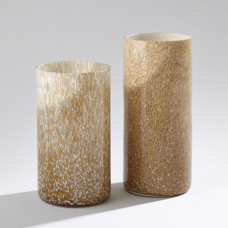 Vase doré, 12.5" H x 5.75" W x 5.75" D
