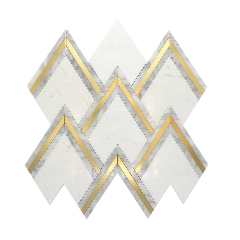 Motif à chevron et chevron Bianco Carrara et Thassos - mosaïque de marbre blanc 12,20 po x 12,28 po avec barres dorées