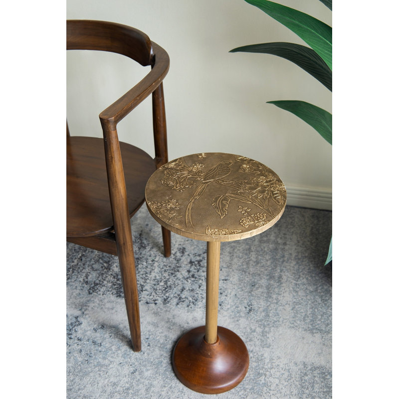 Table d'appoint mince en laiton 11,8 x 11,8 x 24 po avec plateau texturé doré et base en bois