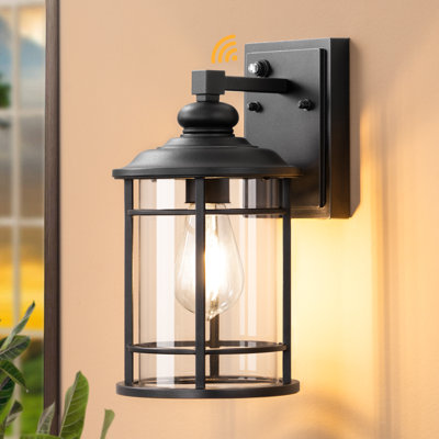 Modern Dusk to Dawn Outdoor Wall Light with Sleek Design