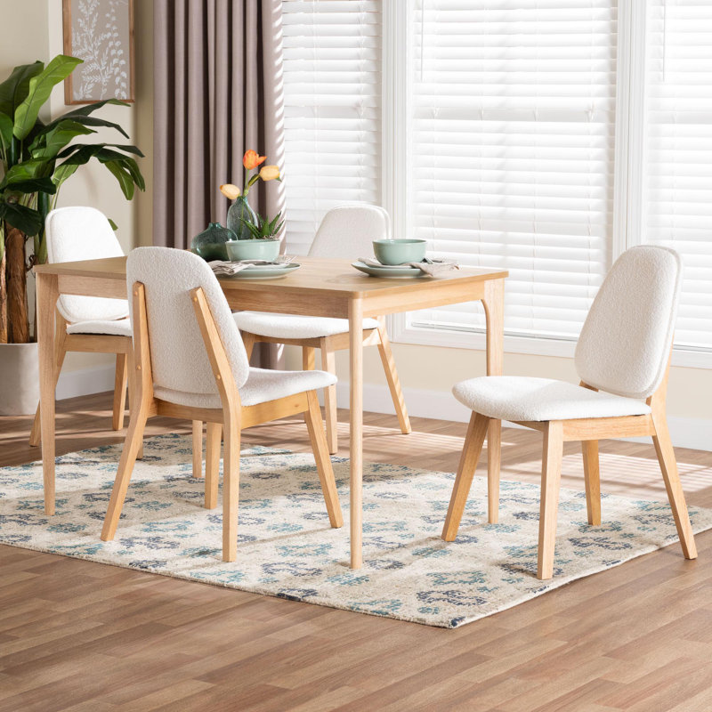 Ensemble de salle à manger 5 pièces Baxton Studio Hudson - Table rectangulaire en bois massif avec chaises rembourrées Boucle, mobilier de salle à manger de style Mid-Century moderne pour la cuisine ou la salle à manger, naturel et blanc