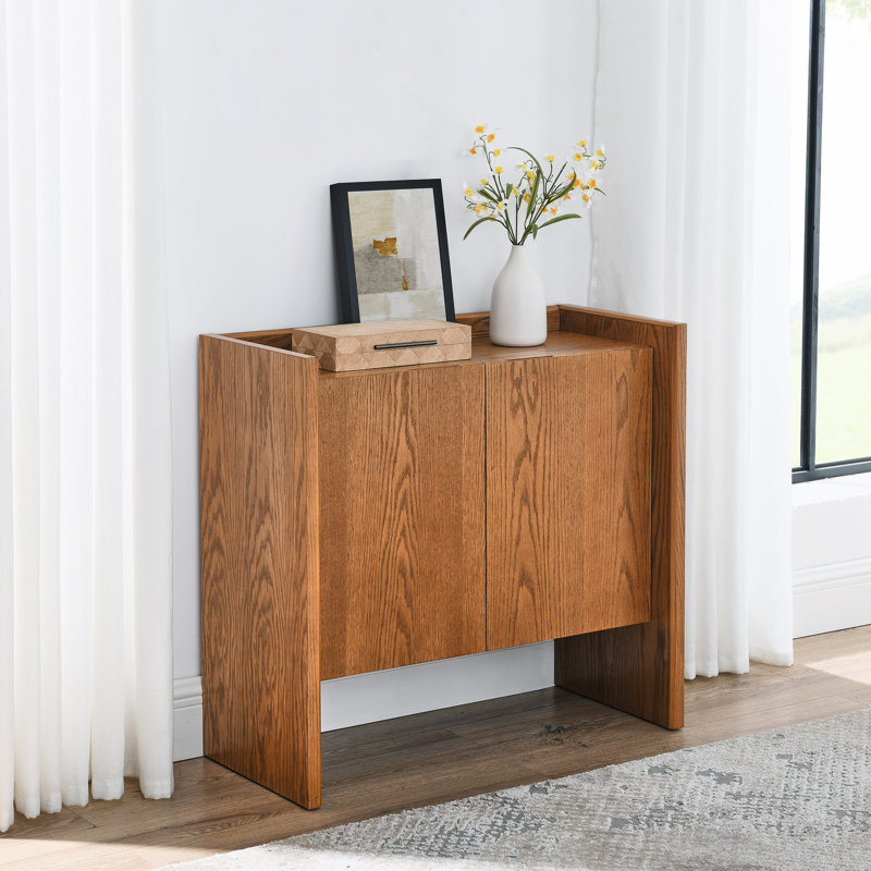 Buffet en noyer de style rustique: amplement de rangement pour le buffet de chambre à coucher moderne Essentials - Il offre une solution contemporaine