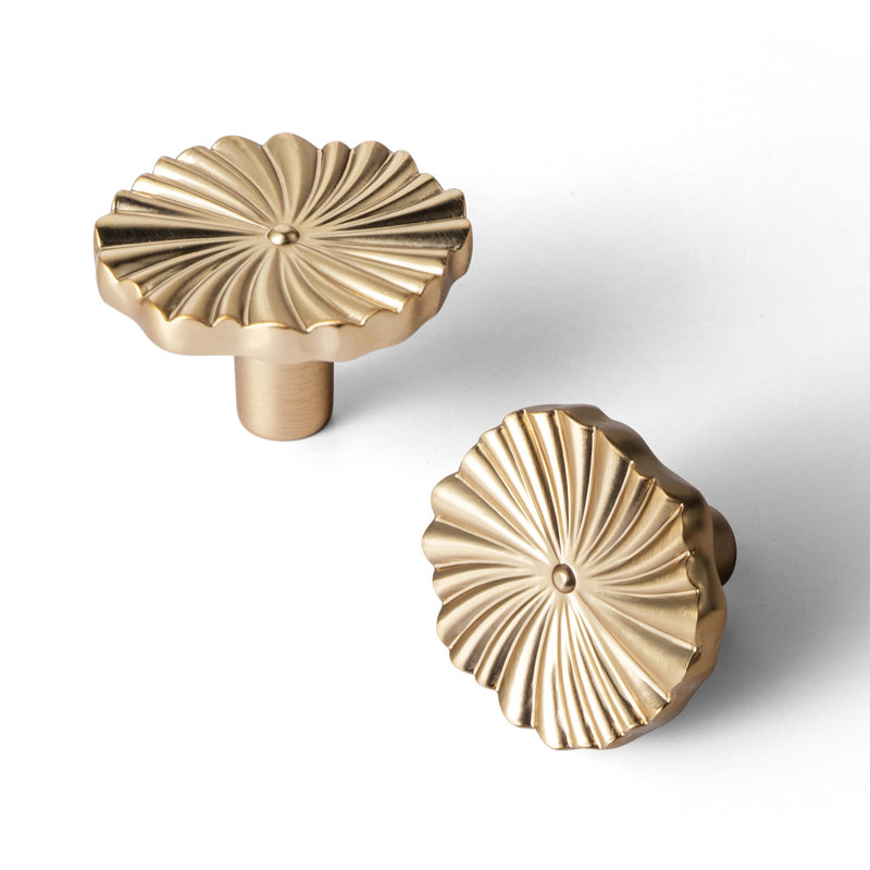 1.4" Diameter Novelty Flower Knob, Champagne Bronze