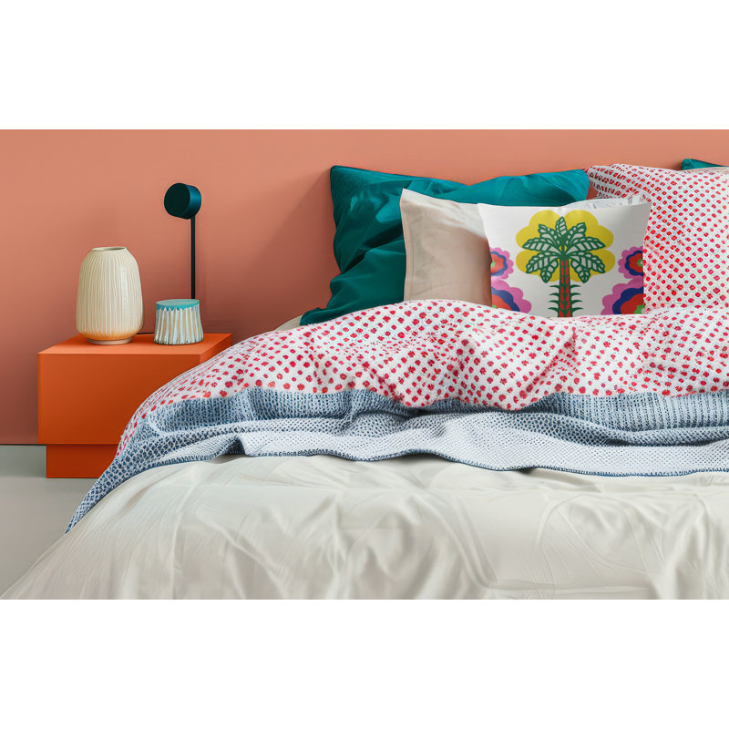 Coussin en microsuède Calio, White/Yellow/Red/Pink/Green Floral, Carré 18 po
