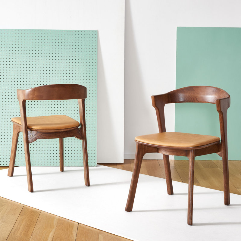 Chaise en bois et cuir Carper, Cuir véritable brun