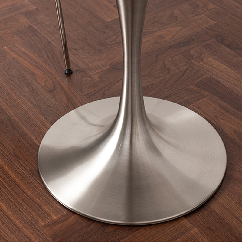 39,37 po Une petite table de conférence ronde peut accueillir six personnes., 29.53" H x39.37" W x 39.37" D