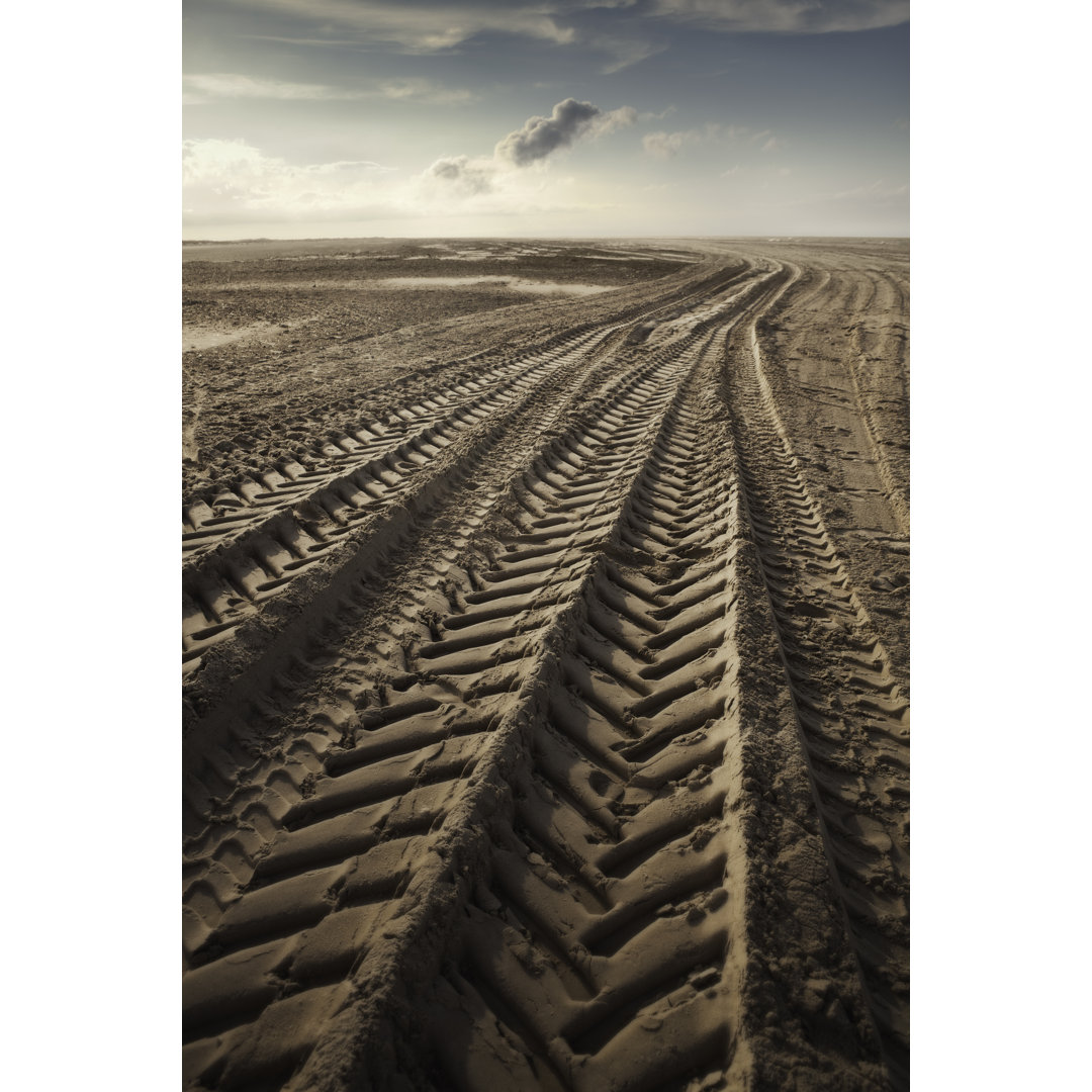 Tire Tracks In The Sand von LordRunar - Kunstdrucke ohne Rahmen auf Leinwand