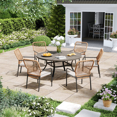 Ensemble repas pour 6 personnes avec chaises empilables en rotin