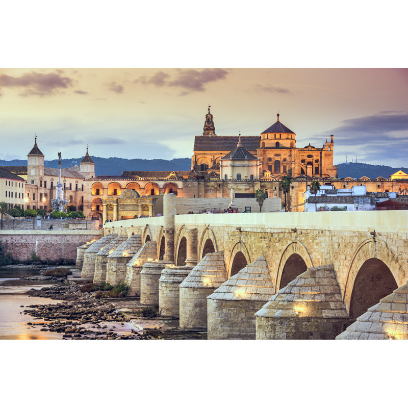 Cordoue, Espagne au pont romain et mosquée-cathédrale sur toile par Seanpavone, H 32 po x l 48 po x P 1,25 po