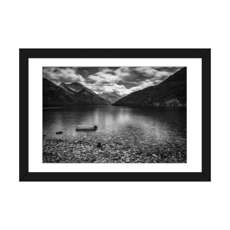 « waterton », reproduction de photo sur toile, H 24 po x l 32 po x P 1 po, Papier beaux-arts encadré noir, Blanc