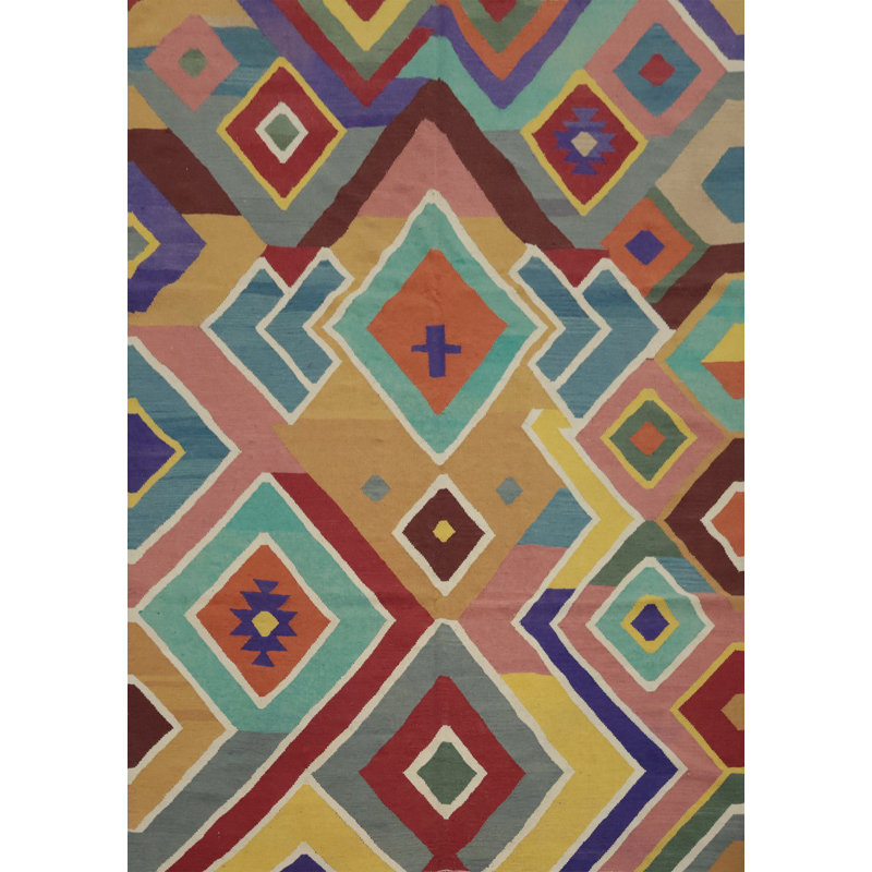 Le tapis lumineux et dynamique Kilim 8 x 10 rehausse n'importe quel style de pièce