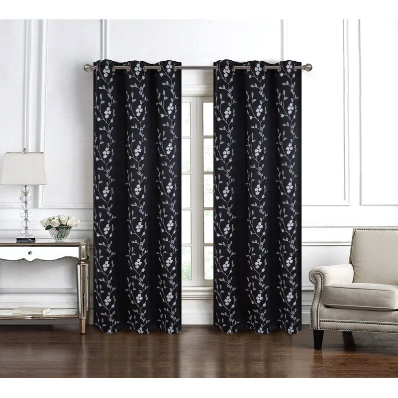 Rideau d'intimité à motif floral brodé Bonilla, L 54 po x L 84 po, Noir, noir, noir, noir