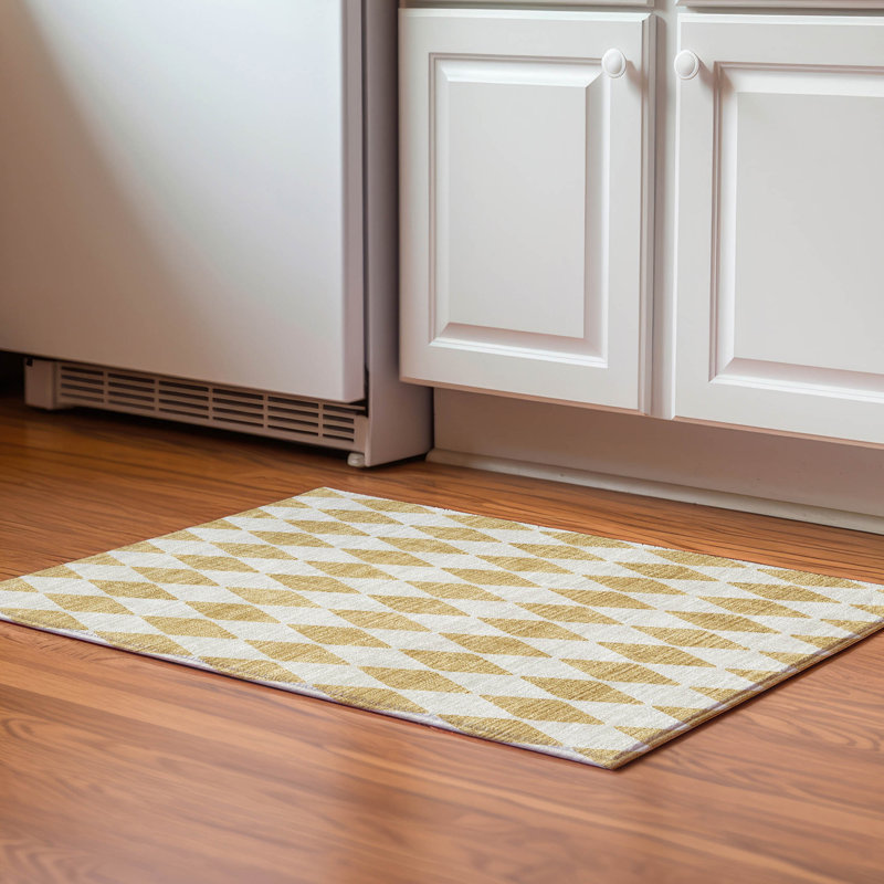 Tapis doré de qualité supérieure lavable à la machine Cerrito AMF578, Rectangle 1 pi 8 po x 2 pi 6 po