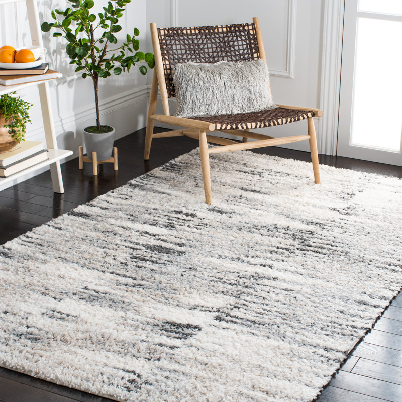 Tapis gris / ivoire à motif abstrait Mena, Rectangle 5 pi 5 po x 7 pi 7 po