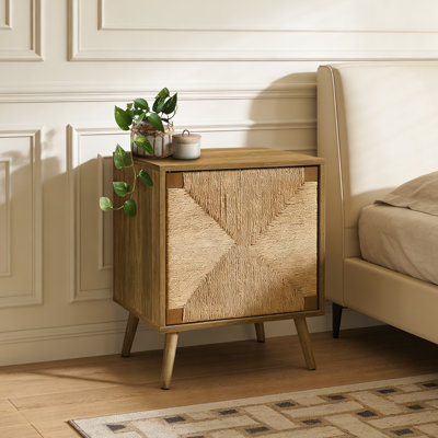 Table d'appoint Siner avec tablette réglable et stratifié noyer