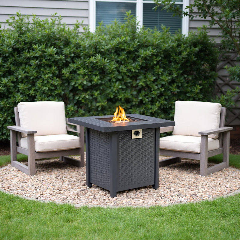 Table carrée avec foyer au propane