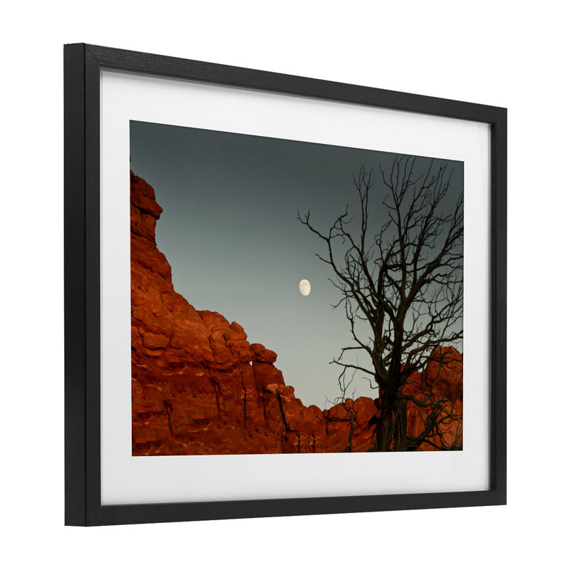 «Full Moon Canyon», reproduction d'art sous verre encadrée par Sally Linden, H 17 po x l 23 po, Cadre noir minuit