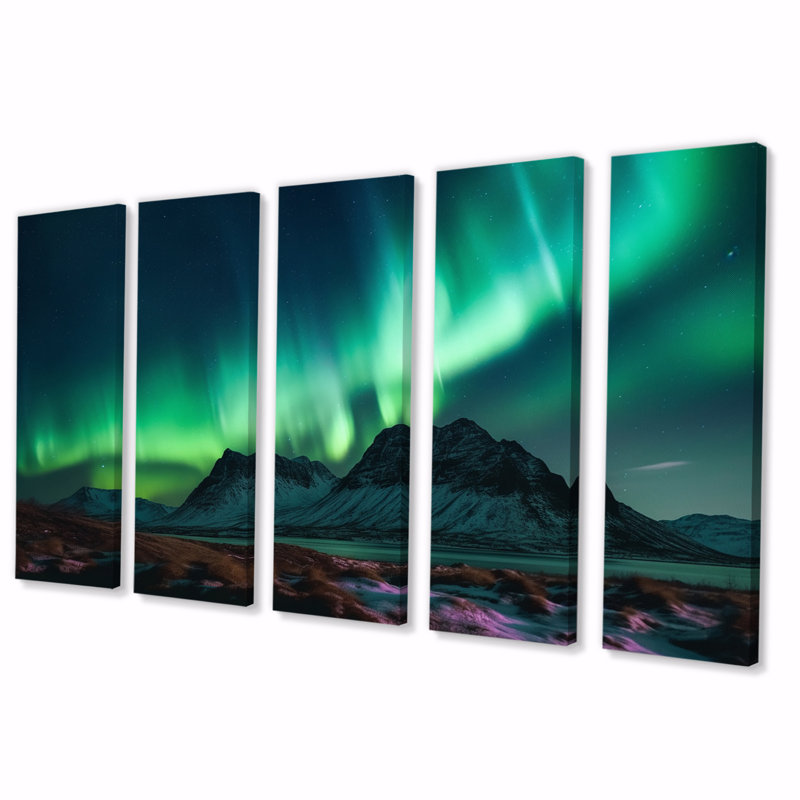 «Northern Lights In Stunning Arctic Mountains», reproduction d'art sur toile Northern Lights - 5 panneaux égaux