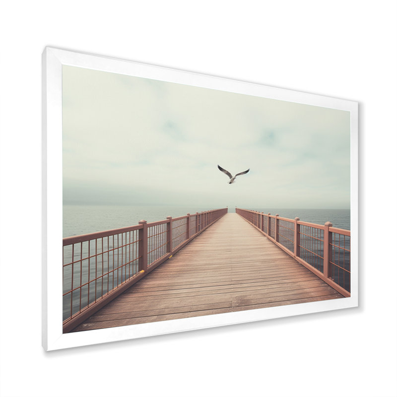 Impression sur toile Arkdale Pier Lone Pier I, H 24 po x l 32 po x P 1 po, Cadre simple blanc