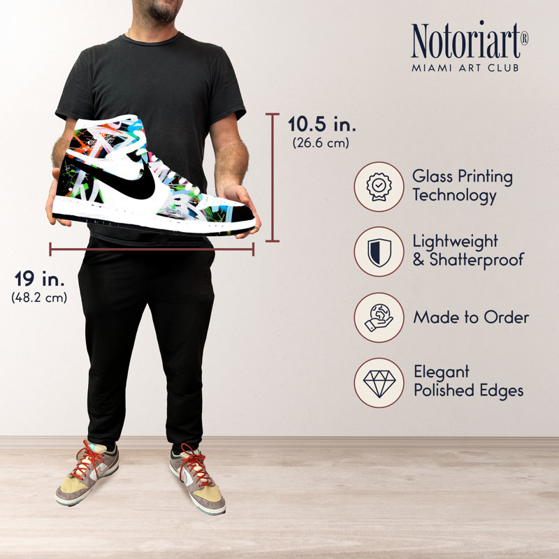 Art mural Notoriart Sneaker Shape par Notoriart, Urban Evasion Sneaker II