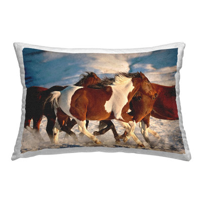 Coussin décoratif d'extérieur imprimé chevaux Horses Splashing Snow par Lisa Dearing