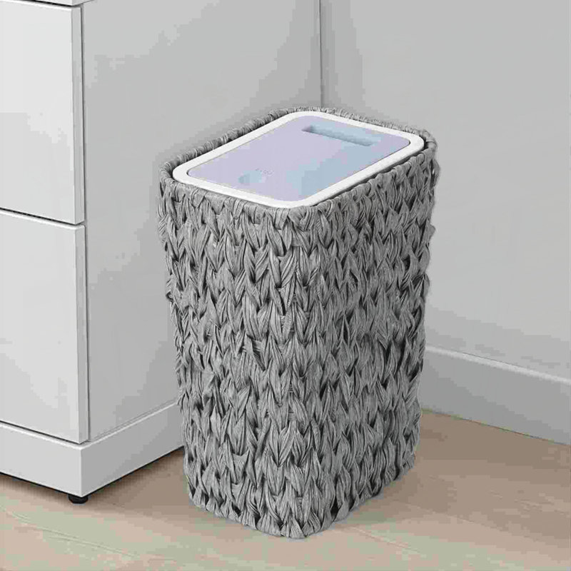 Poubelle de salle de bain mince et étroite avec couvercle, contrôle des odeurs et conception à l'épreuve des chiens pour les petits espaces
