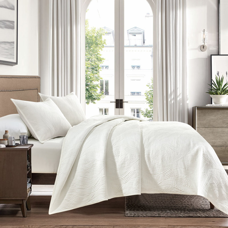 Polyester Quilted Chevron / Zig Zag Quilt Set, White, King/California King